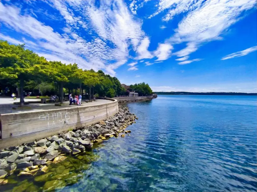 Panorama del Lago di Bracciano visto dal battello Sabazia II